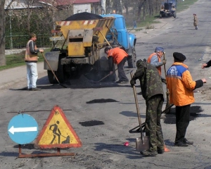 Азаров: На модернизацию украинских дорог необходимо 500 млрд грн