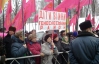 "Азарову - лопату, народу - зарплату" - возле Кабмина люди требуют отставки правительства