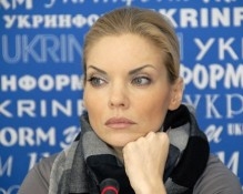 Окунская будет обжаловать закрытие дела против Власенко