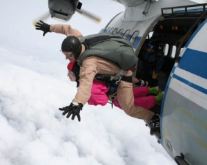 В Киеве прыгнуть с парашютом можно за 400 гривен
