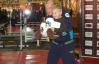 Узелков перед титульным боем потренировался на ринге вместе с 4-летним сыном
