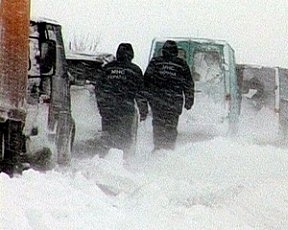 &quot;Военные бессильны&quot; - На трассе Киев-Чоп из-за непогоды образовался 30-км затор