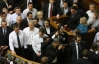 От блокирования до драки: парламентарии привыкают к безделью