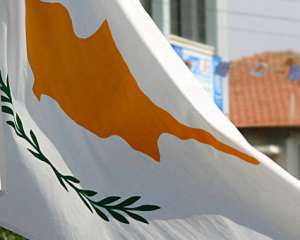 Кіпр хоче уникнути дефолту за допомогою Росії