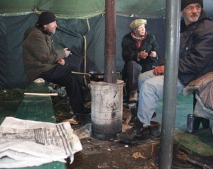 Правительство Азарова решило улучшить жизнь бездомным