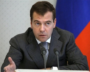 &quot;Наблюдатель при Таможенном союзе будет только &quot;нюхать воздух&quot; - Медведев ответил Азарову