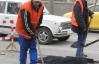 Азаров хочет "закатать" более 2 миллиардов в дороги Донецка и Днепропетровска