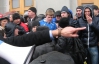 В Черкассах оппозиционеры пытаются прорваться на сессию облсовета