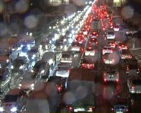 Головні магістралі столиці стоять намертво. В&#039;їзд вантажного транспорту до Києва обмежено