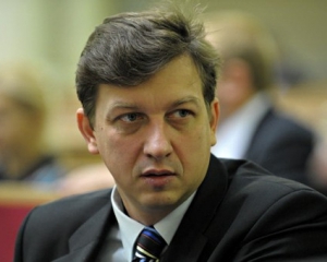 Яценюк сховав підписи за відставку урядовців, чим викликав підозри