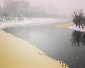 &quot;Киевводоканал&quot; провел экспертизу желтого льда на Днепре - показатели воды в пределах нормы