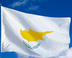 Єврогрупа схвалила угоду по Кіпру, великим вкладникам загрожують втрати до 40%