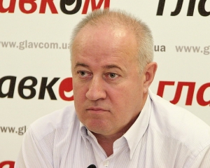 Нардеп пояснив, чому Янукович не звільняє Попова