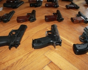 Українець віз з Польщі 11 бойових пістолетів