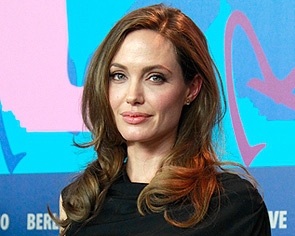 Журналист таки добился ответа от Анджелины Джоли по поводу свадьбы