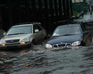 Как уберечь автомобиль во время наводнения?