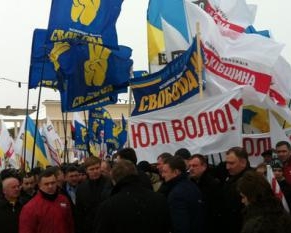 У Чернівцях опозиції рекомендують змінити місце проведення акції &quot;Вставай, Україно!&quot;