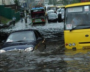 В сети Интернет топ-тема – грозящее Киеву наводнение