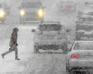 ГАИ рекомендует водителям не выезжать на дорогу во время непогоды