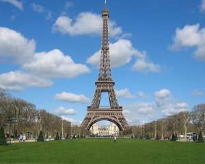 Эйфелеву башню в Париже эвакуировали из-за угроз террористов
