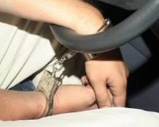 Мариупольский водитель-наркоман в неадеквате давил на педаль газа рукой