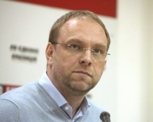 Власенко вже може виїжджати за кордон, бо віддав борги колишній