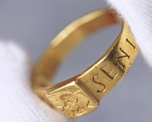 Вдохновившее Толкиена кольцо показали публике