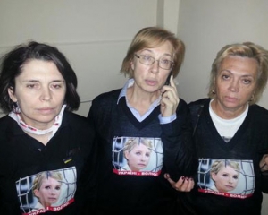Суд хочет лишить полномочий &quot;женский десант&quot; Тимошенко