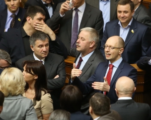 Любые решения большинства будут расцениваться как конституционный переворот - Яценюк