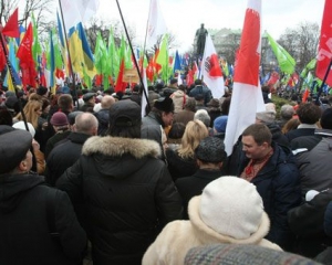 Якби 20 тисяч людей почали кидати цеглу, у МВС неймовірно б зраділи — експерт про акції опозиції