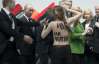 Femen с матами набросились на Путина и Меркель