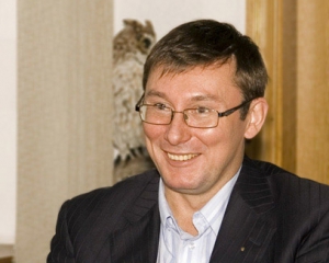 Луценко не исключает, что Янукович помилует и Тимошенко