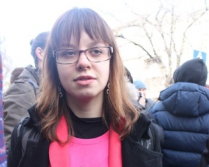 Бросательница дерьмом в Колесниченко должна заплатить штраф 51 грн