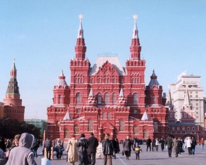 У РФ хочуть зробити в'їзд у Москву жителів країн СНД лише за закордонними паспортами