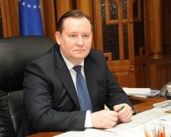 "Сніг зійшов разом з асфальтом" - Луганський губернатор доповів Януковичу