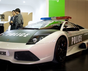 Дубайских полицейских посадили патрулировать улицы в роскошный Lamborghini