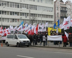 Опозиція вимагає призначити вибори у Києві на 16 червня