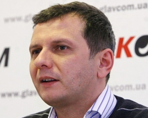 Експерт рекомендував прив'язати гривню до долара і євро