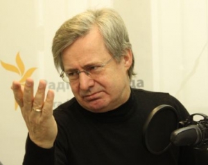 Експерт попередив, що Україна скочується до авторитаризму