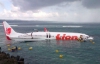 На острові Балі літак впав у море і розламався