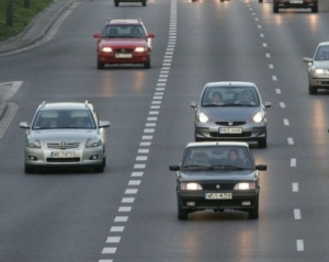 З 15 квітня водії їздитимуть за новими правилами дорожнього руху