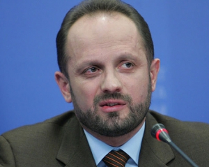 Бессмертный объяснил, когда нардепы имеют право вываливать двери