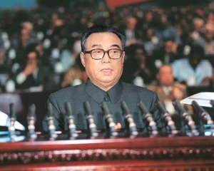 У Північній Кореї національне свято - День народження Кім Ір Сена