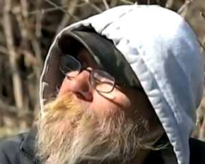 Бездомный американец выиграл в лотерею, но покидать свою палатку не собирается