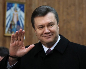 У Вінниці Янукович 10 хвилин заспокоював жінок та обіцяв вирішити їхні проблеми