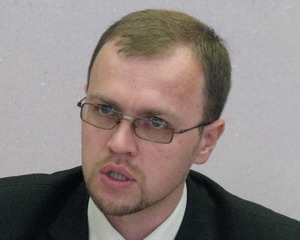 Более половины украинцев считают, что лучше вообще никому не верить