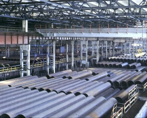 Трубный завод Ахметова сократил чистую прибыль более чем на треть