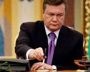 Янукович підписав деякі "виїзні" закони