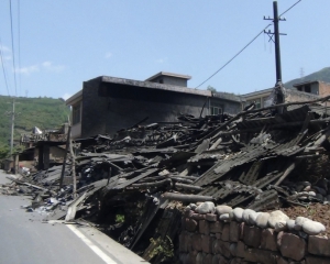 У Китаї вже нарахували 102 жертви землетрусу