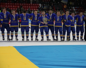 Хоккейная сборная Украины завоевала путевку в группу А